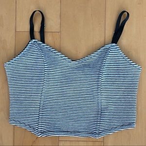 Black&white striped crop